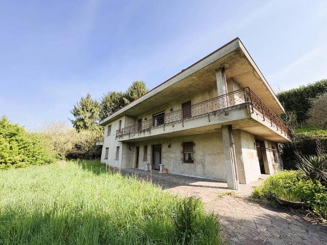 Villa Indipendente in vendita a Montorfano, Lombardia