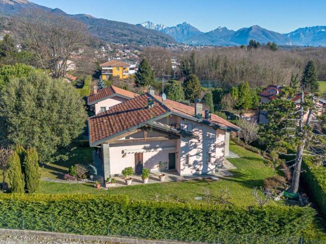 Villa Indipendente in vendita a Montorfano, Lombardia