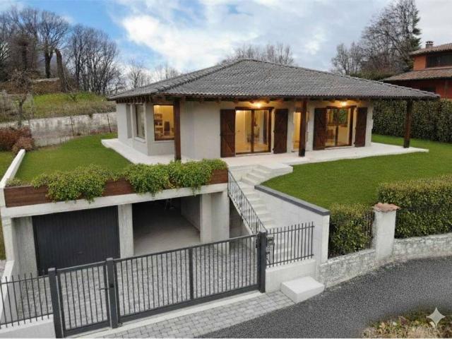 Villa Indipendente in vendita a Rovascio, Tavernerio