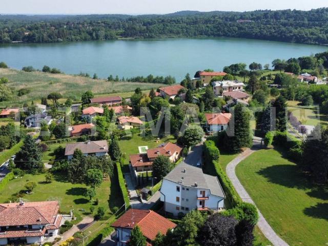Villa Indipendente in vendita a Montorfano, Lombardia