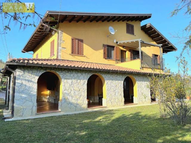 Villa Indipendente in vendita a Montorio Al Vomano, Abruzzo