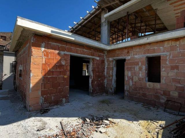 Villa Indipendente in vendita a Caliano, San Pietro