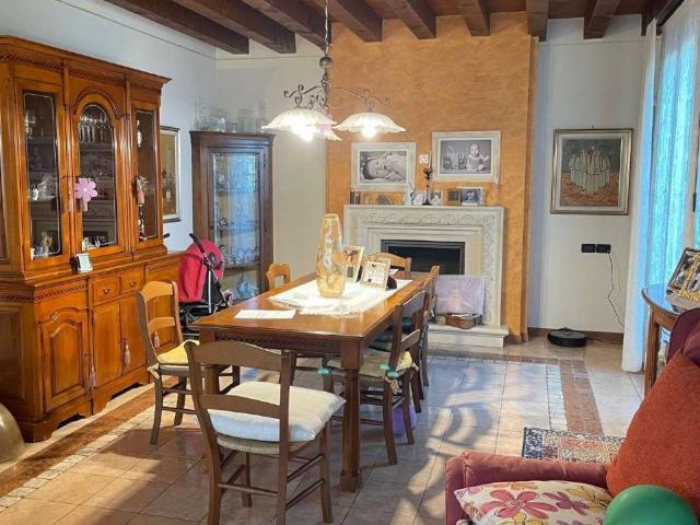 Villa Indipendente in vendita a Montebello Vicentino, Veneto