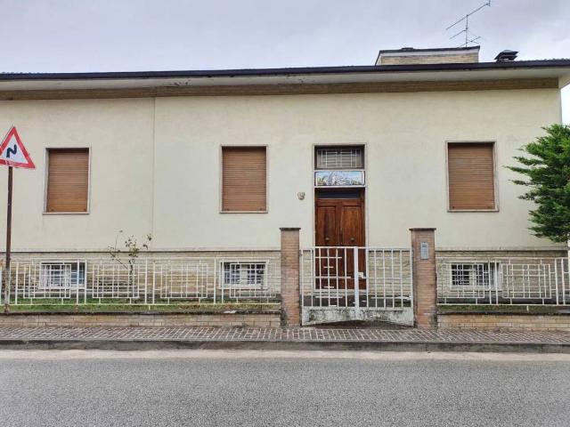 Villa Indipendente in vendita a Montottone, Fermo