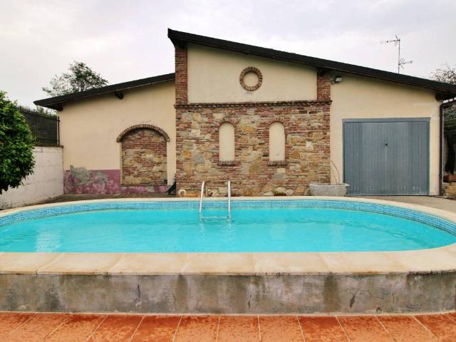 Villa Indipendente in vendita a Montù Beccaria, Lombardia