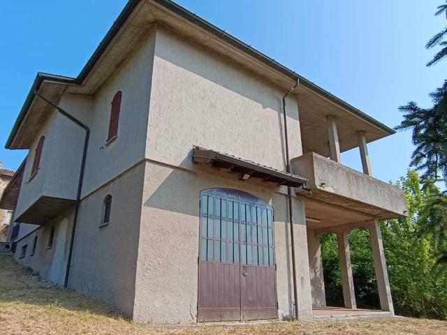 Villa Indipendente in vendita a Montù Beccaria, Lombardia