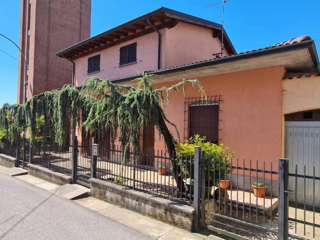 Villa Indipendente in vendita a Montù Beccaria, Lombardia