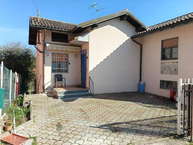 Villa Indipendente in vendita a Montù Beccaria, Lombardia