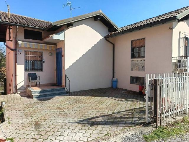 Villa Indipendente in vendita a Montù Beccaria, Lombardia