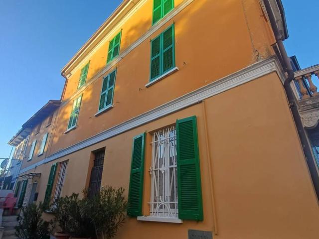 Villa Indipendente in vendita a Montù Beccaria, Lombardia