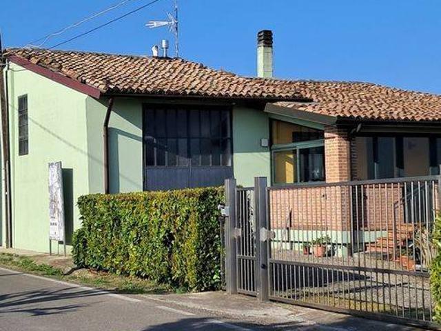 Villa Indipendente in vendita a Montù Beccaria, Lombardia