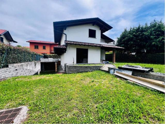 Villa Indipendente in vendita a Unione dei comuni del Medio Verbano, Monvalle