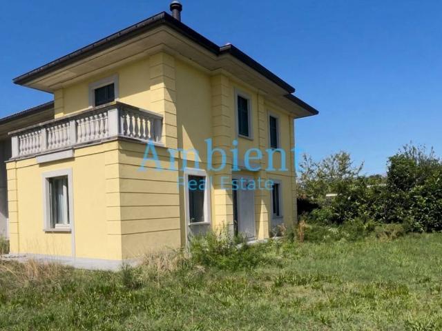 Villa Indipendente in vendita a Turro, Monvalle
