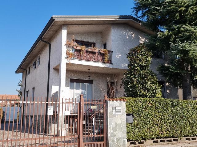 Villa Indipendente in vendita a Sant'Albino, Monza