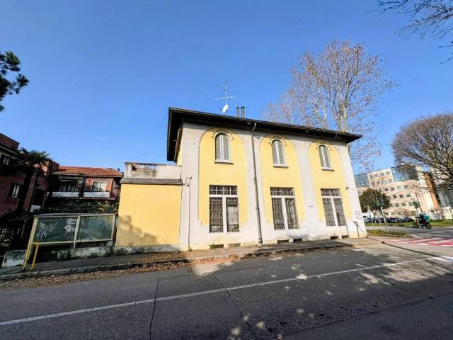 Villa Indipendente in vendita a Regina Pacis, Monza