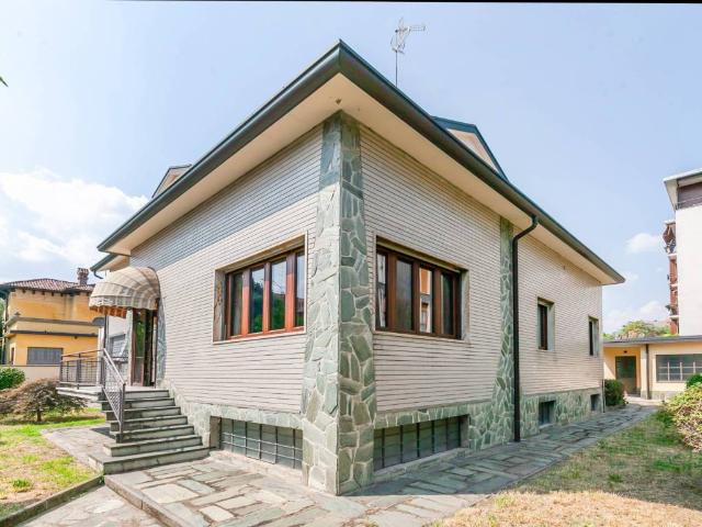 Villa Indipendente in vendita a Monza, Triante