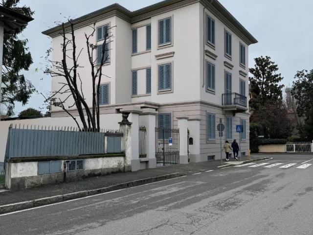 Villa Indipendente in vendita a Monza, Borghetto