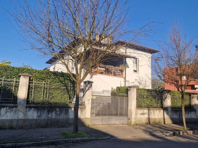 Villa Indipendente in vendita a Triante, Monza