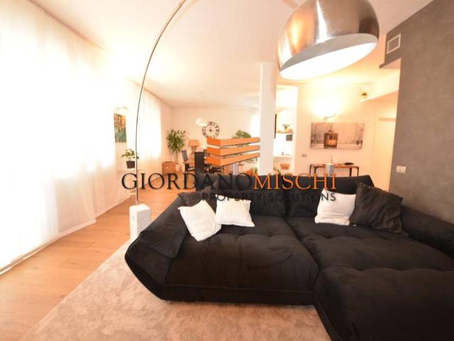 Villa Indipendente in vendita a Monza, Sobborghi
