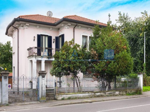Villa Indipendente in vendita a Monza, Molinetto
