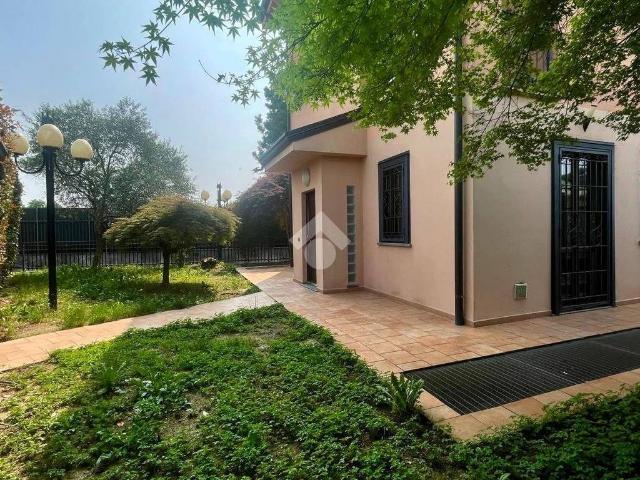 Villa Indipendente in vendita a Monza