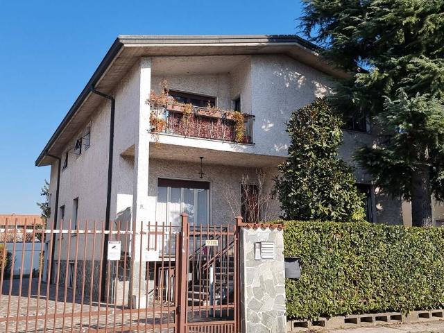 Villa Indipendente in vendita a Sant'Albino, Monza