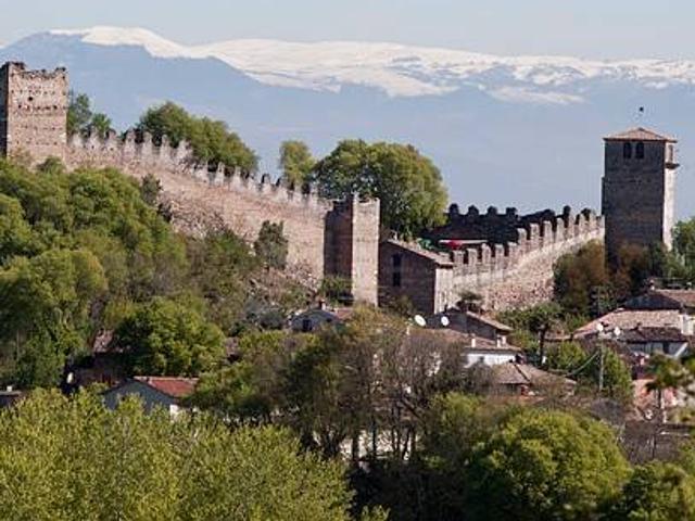 Villa Indipendente in vendita a Monzambano, Lombardia