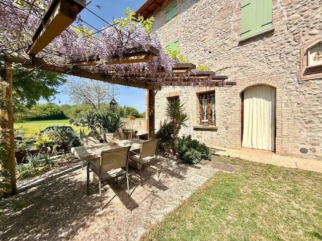 Villa Indipendente in vendita a Monzambano, Lombardia