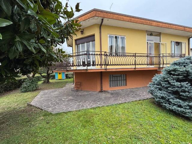 Villa Indipendente in vendita a Monzambano, Lombardia