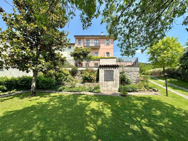 Villa Indipendente in vendita a Monzambano, Lombardia