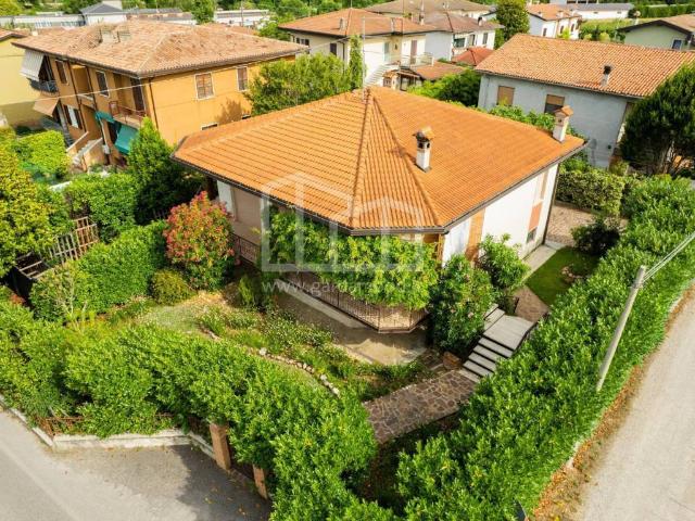 Villa Indipendente in vendita a Monzambano, Lombardia