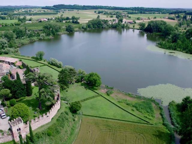Villa Indipendente in vendita a Castellaro Lagusello, Monzambano