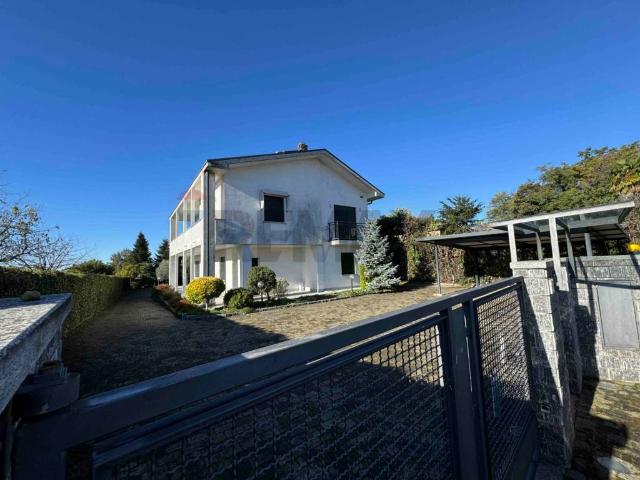 Villa Indipendente in vendita a Morazzone, Lombardia