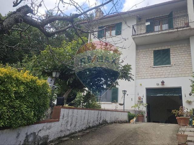 Villa Indipendente in vendita a Morcone, Campania
