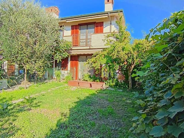 Villa Indipendente in vendita a Morengo, Lombardia