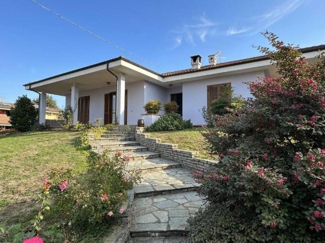 Villa Indipendente in vendita a Moretta, Cuneo