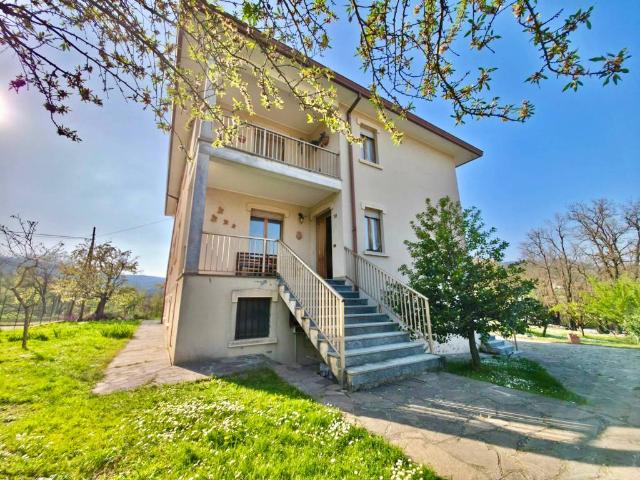 Villa Indipendente in vendita a Morfasso, Reggio Emilia