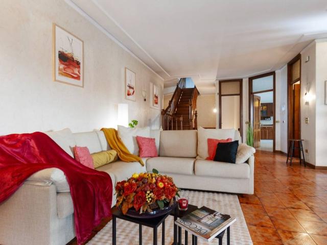 Villa Indipendente in vendita a Mornago, Lombardia