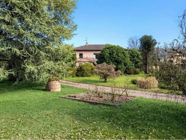 Villa Indipendente in vendita a Mornago, Lombardia
