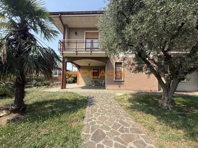 Villa Indipendente in vendita a Mornico Al Serio, Lombardia
