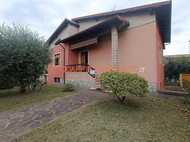 Villa Indipendente in vendita a Mornico Al Serio, Lombardia