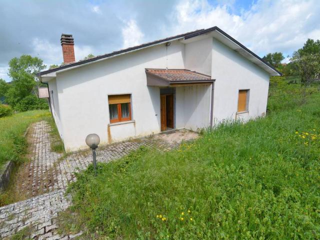 Villa Indipendente in vendita a Morra De Sanctis, Campania