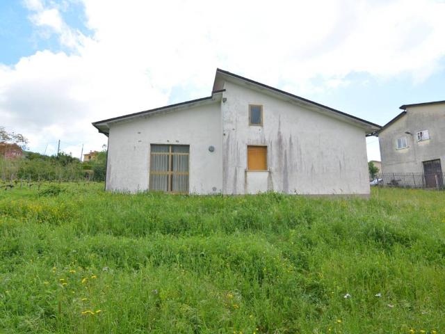 Villa Indipendente in vendita a Morra De Sanctis, Campania
