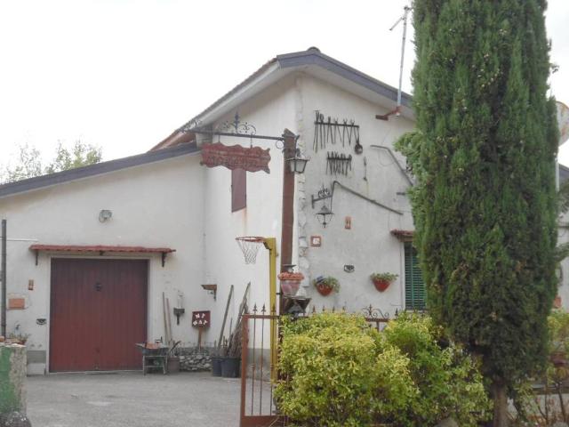 Villa Indipendente in vendita a Morra De Sanctis, Campania