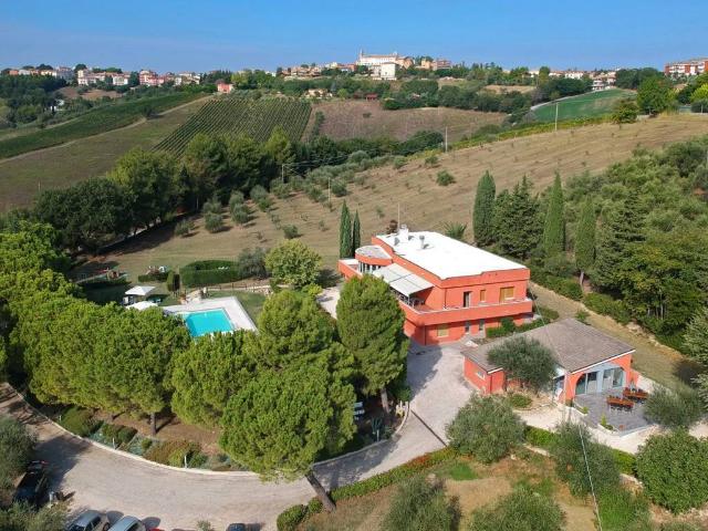 Villa Indipendente in vendita a Morro d'Alba, Ancona