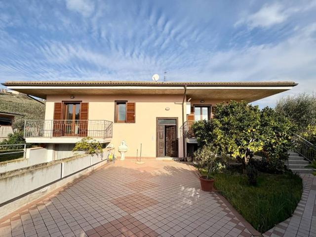 Villa Indipendente in vendita a Morro D'oro, Abruzzo