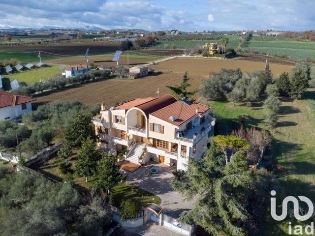 Villa Indipendente in vendita a Pagliare, Morro D'oro