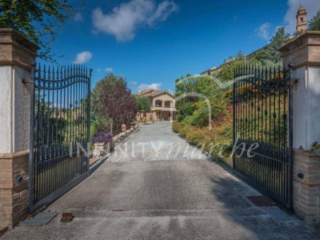 Villa Indipendente in vendita a Borgo Pintura, Marche