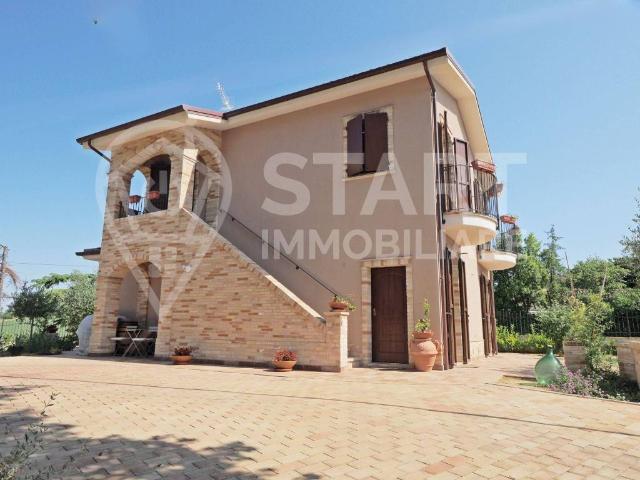 Villa Indipendente in vendita a Borgo Pintura, Marche