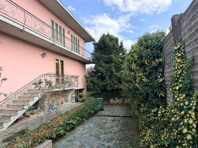 Villa Indipendente in vendita a Mortara, Lombardia